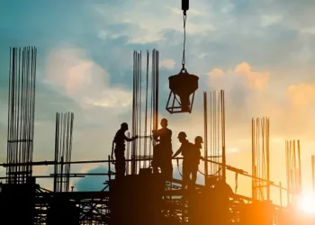 Construction workers building a sustainable Dublin development. Newpark Real Estate's ESG commitment in action. - Supply Chain News