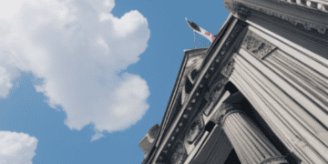 First American Title Insurance settles $1M data breach in New York building with columns and a flag on top.