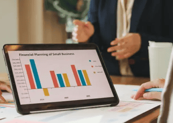 Financial planning graph for small business, showing 2020-2022 data. Retail and brand challenges ahead of 2023 holiday season. - Supply Chain News