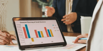 Financial planning graph for small business, showing 2020-2022 data. Retail and brand challenges ahead of 2023 holiday season. - Supply Chain News