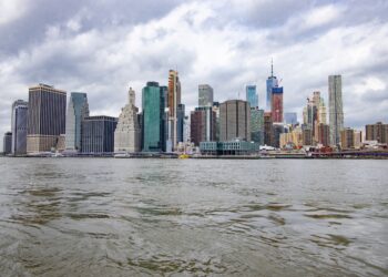 The economic relations between China and the US Commerce Secretary remained uncertain as ominous clouds filled the sky.