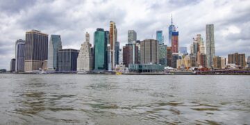 The economic relations between China and the US Commerce Secretary remained uncertain as ominous clouds filled the sky.