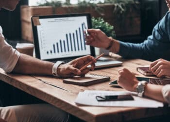 Olivia Liu Sheng, renowned data analytics expert, discusses data with colleagues at ASU. - Supply Chain News