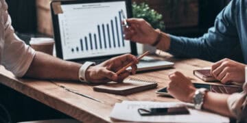 Olivia Liu Sheng, renowned data analytics expert, discusses data with colleagues at ASU. - Supply Chain News