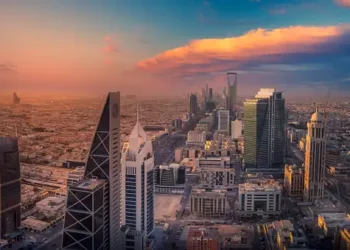 Aerial view of Riyadh, Saudi Arabia skyline at sunset. Modern skyscrapers and city landscape. - Supply Chain News