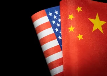 Two american and chinese flags on a black background signifying the importance of US-China Economic Relations.
