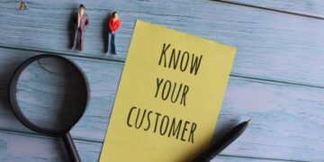 Know Your Customer: Note with miniature figures and magnifying glass. - Supply Chain News