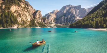 Tranquil turquoise lake nestled in a majestic mountain range. - Supply Chain News