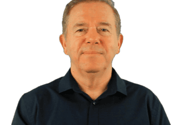 Delloop Inc. launches a game-changer as a man in a black shirt stands in front of a white background.