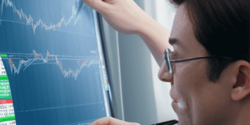 Citi strategist analyzing financial charts on a computer screen, assessing economic outlook and anticipating healthier growth. - Supply Chain News