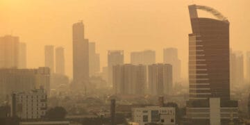A Paris city skyline with smog in the background, as tackled by the Mayor through parking tariffs.