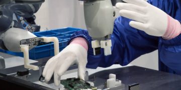 Brooks Automation Awarded 2024 New Product Introduction Honor for Collaborative Robots in Electronics Testing