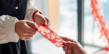 Chinese New Year Spending Boosts Economic Outlook