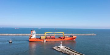 Maersk Anticipates Growth in Global Container Trade for 2023