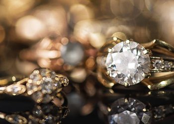 Head of De Beers Aims to Expand Company's Presence in Jewelry Market