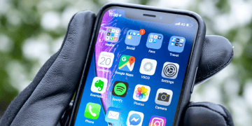 LG Display Joins iPhone SE 4 OLED Supply Chain