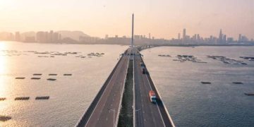 Long Traffic Jams Accompany Launch of Shenzhen-Zhongshan Link