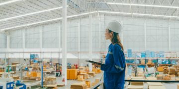 Mid-Career Growth Opportunities in the Expanding Logistics Sector