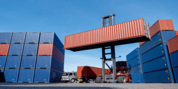 China's Exports Grow 7% in July, Falling Short of Forecasts; Imports Gain Momentum