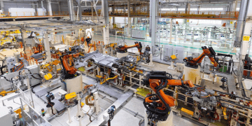 US Manufacturing Activity Improves, but Outlook Remains Uncertain