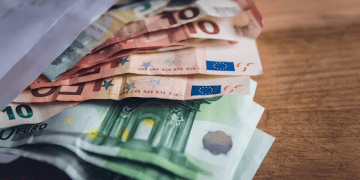 Estonian Customs Enhance Measures to Curb Luxury Goods and Euros Smuggling at Russian Border