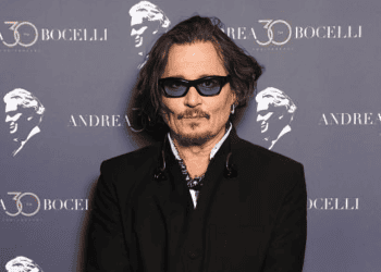 Johnny Depp Alerts Fans to Online Impersonation Scams