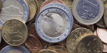 Street Vendor in Spain Arrested for Importing 10,000 Counterfeit Euro Coins from China