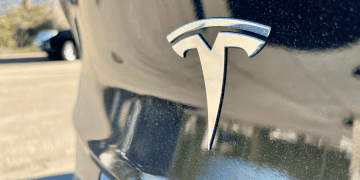 Tesla's China Exports Decline Sharply in February Amidst Intensifying Competition