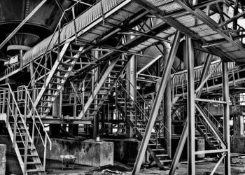 U.S. Manufacturing Weakens Amid Rising Input Costs, Raising Stagflation Concerns