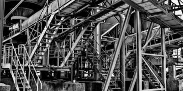 U.S. Manufacturing Weakens Amid Rising Input Costs, Raising Stagflation Concerns