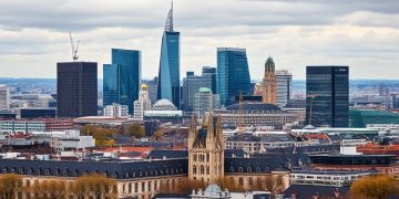 EU Reassesses Trade Strategy Amid US Tariff Threats and Chinese Overtures