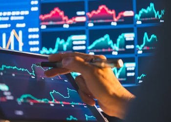 Fed Maintains Caution Amid Tariff Uncertainty