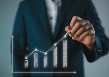 Analysts Weigh Impact of Recent U.S. Tariff Policies on Global Trade