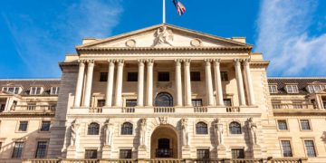 Bank of England Reduces Interest Rate, Monitors Tariff Impact