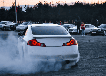 EU Reconsiders 2035 Combustion Engine Phaseout Amid Industry and Supply Chain Pressures